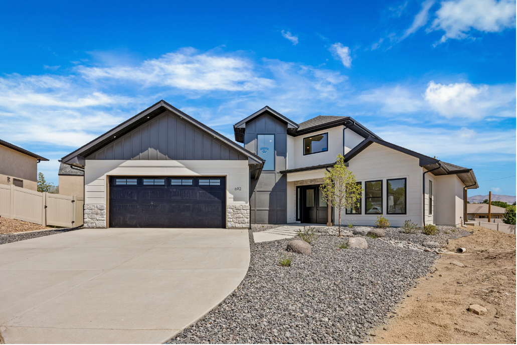 692 Claymore Ct exterior front